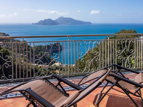 Nearby landmark, View (from property/room), Balcony/Terrace, Balcony/Terrace, Sea view, sunbed