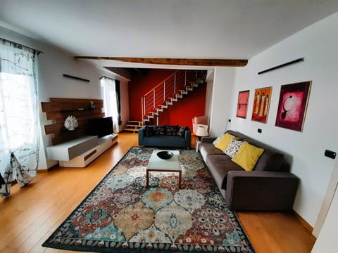 TV and multimedia, Living room, Seating area