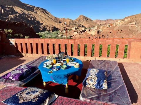Food and drinks, Dining area, Food, Mountain view