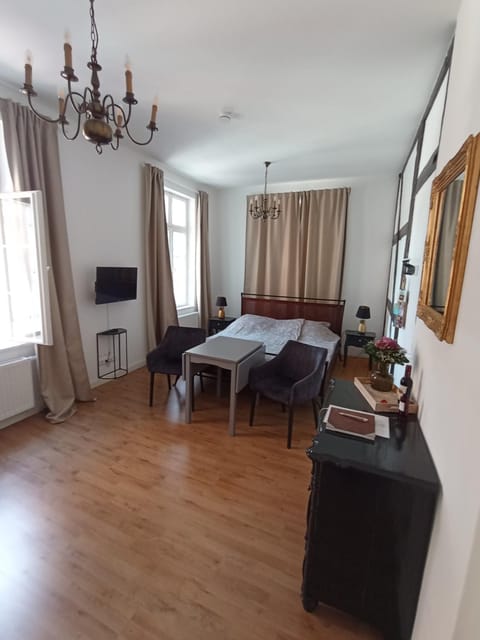 Bed, TV and multimedia, Living room, Seating area, Bedroom