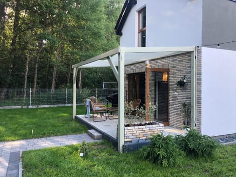 Property building, Patio, Spring, Garden, Garden, Balcony/Terrace, Garden view