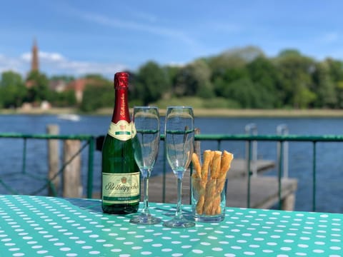 Day, Natural landscape, View (from property/room), Balcony/Terrace, Food and drinks, Food, Lake view, River view, Drinks, Alcoholic drinks