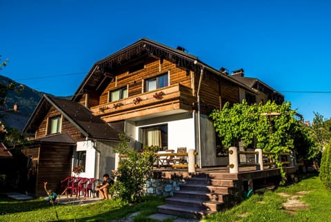 Property building, Day, Garden, Garden view