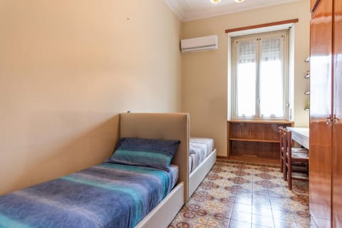 Bed, Bedroom, air conditioner