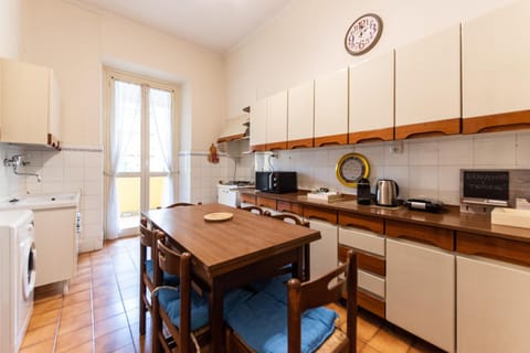 Kitchen or kitchenette, Dining area, stove, toaster