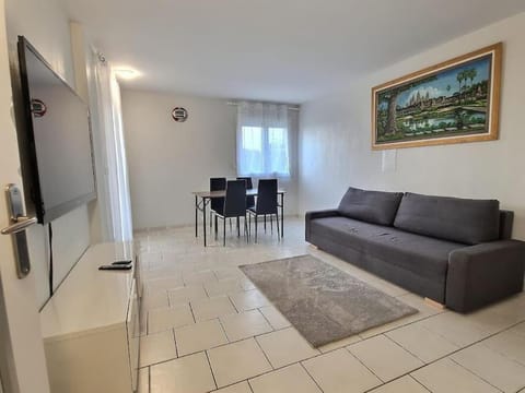 Le Cosy Wiener *Paris*Gare à 300 m*Disneyland* Apartment in Noisy-le-Grand