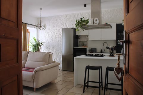 Living room, Dining area, stove
