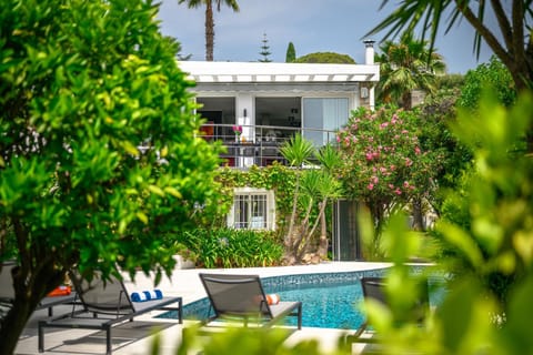 Property building, Garden view, Pool view, Swimming pool, sunbed