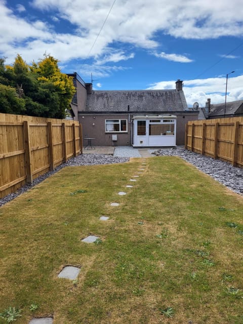 Central 2-bedroom bunglow with double sofa bed House in Carnoustie