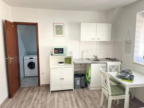 minibar, washing machine