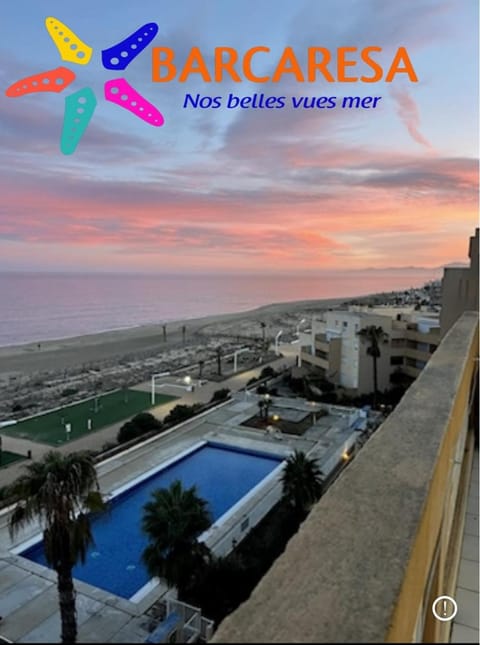 Pool view, Sea view