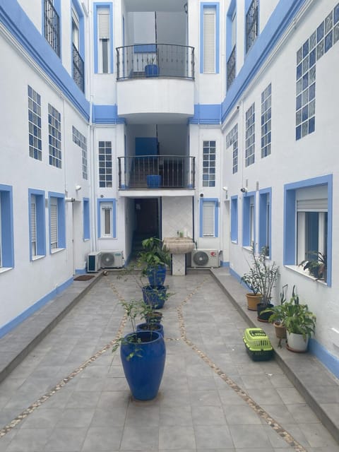 Property building, Facade/entrance, Lobby or reception
