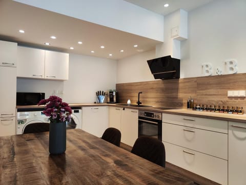 Coffee/tea facilities, Kitchen or kitchenette, minibar, pet friendly, stove