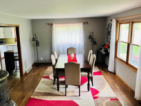 Huge 5 Bedroom 2 12 Bathroom And Pet Friendly House in Wisconsin