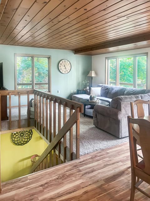 Pet Friendly, 2br Lakeside Relax On Long Lake House in Wisconsin