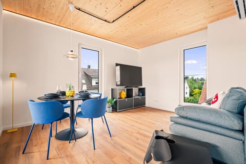 TV and multimedia, Seating area, Dining area