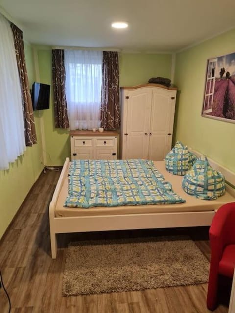 Bed, Photo of the whole room, Bedroom, wardrobe
