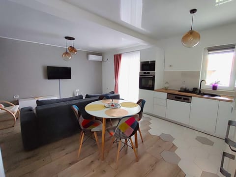 TV and multimedia, Kitchen or kitchenette, Seating area, Dining area, Evening entertainment, minibar