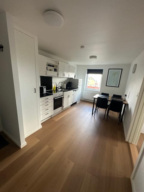 Diving, kitchen