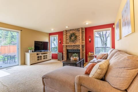 Corporate Housing Charm near East Sammamish Park House in Redmond