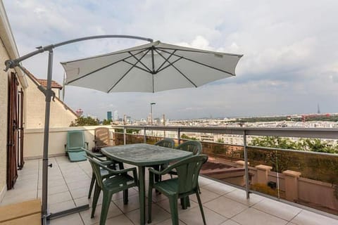 Balcony/Terrace, City view