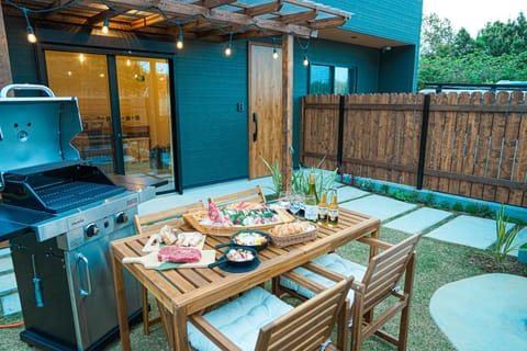 BBQ facilities, Garden, Kitchen or kitchenette, Dining area, Garden view