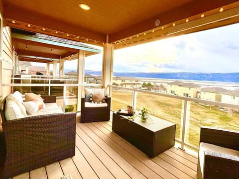 Day, Natural landscape, View (from property/room), Balcony/Terrace, Seating area