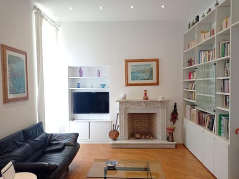 Minzoni: quiet, bright & central apartment Apartment in La Spezia