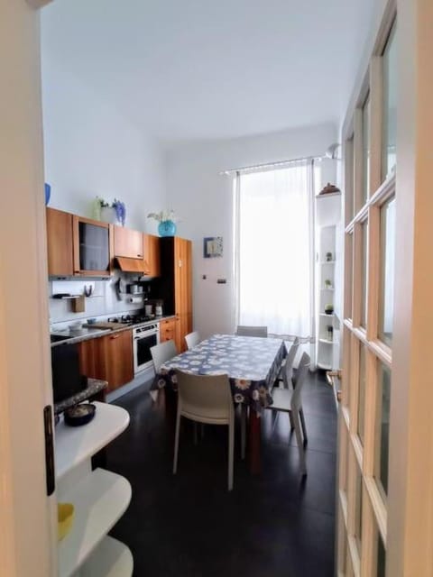 Minzoni: quiet, bright & central apartment Apartment in La Spezia