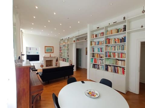 Minzoni: quiet, bright & central apartment Apartment in La Spezia