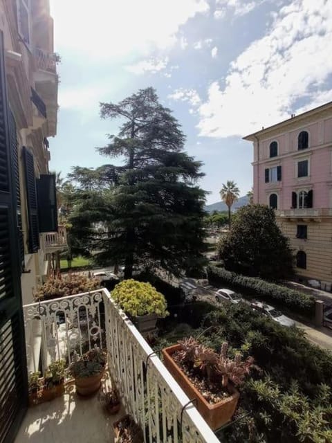 Minzoni: quiet, bright & central apartment Apartment in La Spezia