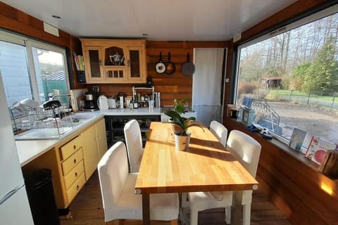 Day, Kitchen or kitchenette, Dining area, pet friendly, stove
