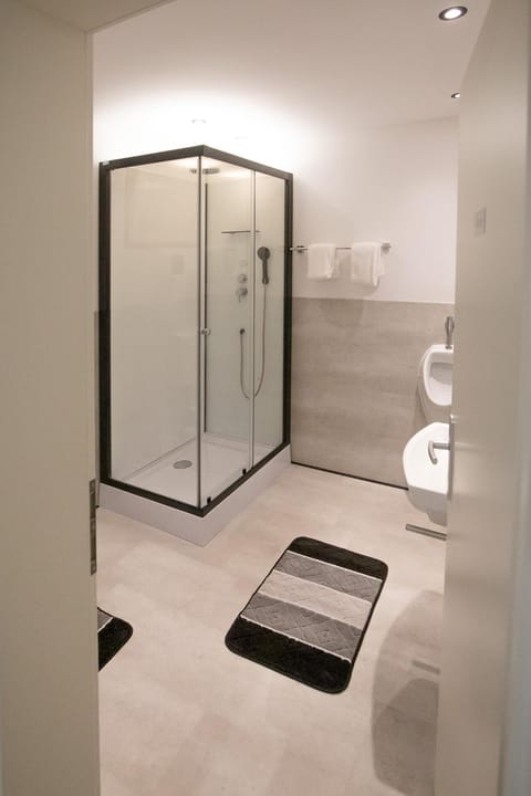 Shower, wardrobe