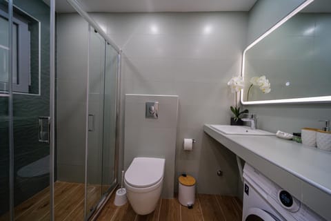 Sea Vibes In The City Center VIPGreece Apartment in Athens