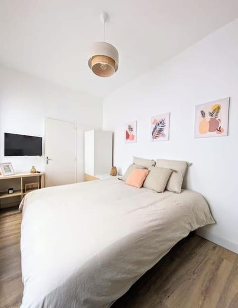 Communal lounge/ TV room, Bed, TV and multimedia, Photo of the whole room