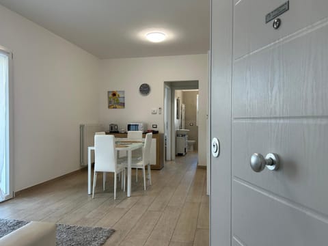 Living room, Photo of the whole room, Dining area