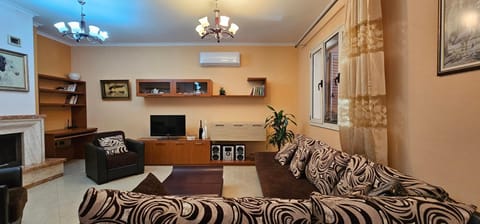 Living room, Decorative detail, flat iron