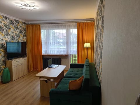 Communal lounge/ TV room, Bed, TV and multimedia, Living room, Seating area, Evening entertainment, Bedroom