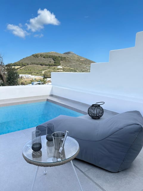 Patio, View (from property/room), Mountain view, Pool view, Swimming pool, sunbed