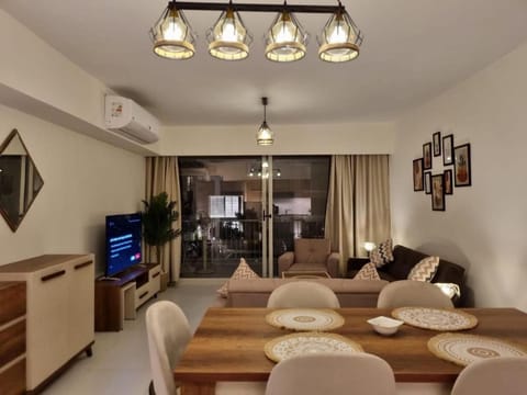 TV and multimedia, Living room, Seating area, Evening entertainment