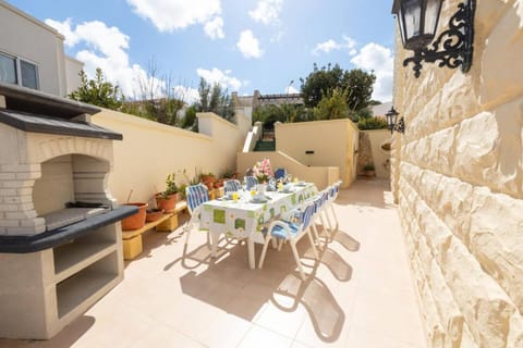 Villa Lorella - private pool, jacuzzi by Homely House in Saint Paul's Bay