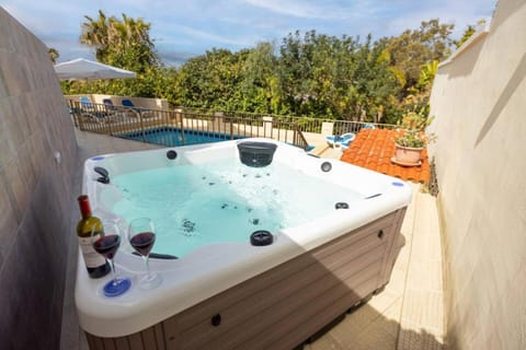 Villa Lorella - private pool, jacuzzi by Homely House in Saint Paul's Bay