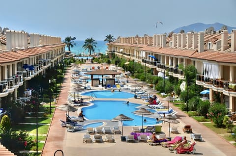 Property building, Restaurant/places to eat, Sea view, Swimming pool, Sunrise, Sunset