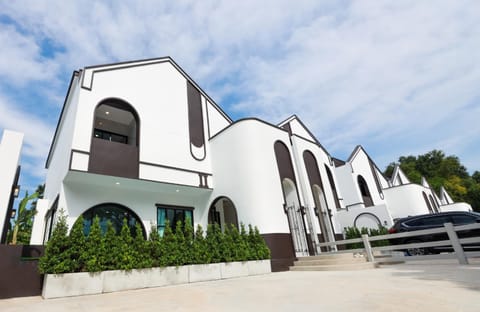 Property building, Day, Parking