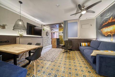 Communal lounge/ TV room, TV and multimedia, Living room, Lounge or bar, Seating area, Dining area, Bedroom, Lake view