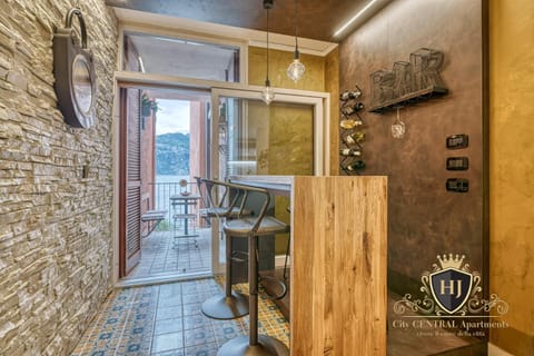 Balcony/Terrace, Lounge or bar, Lake view, Breakfast, Lunch, Dinner