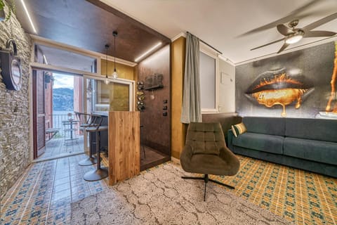 Communal lounge/ TV room, TV and multimedia, Balcony/Terrace, Living room, Lounge or bar, Seating area, Bedroom, Lake view