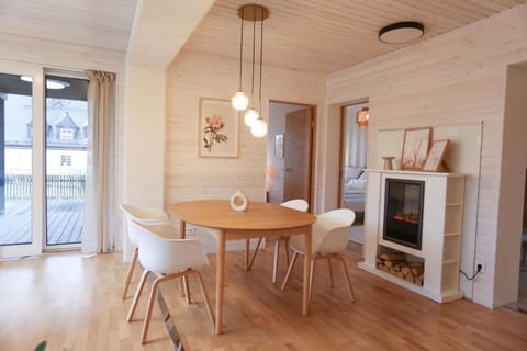 Seating area, Dining area