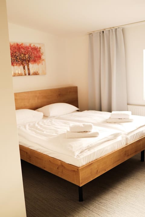 Bed, towels