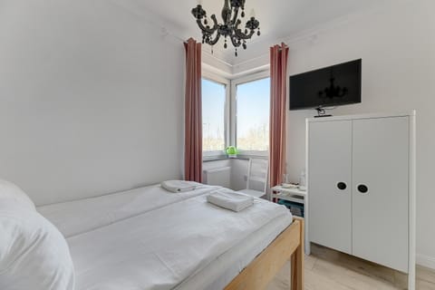 Bed, TV and multimedia, Photo of the whole room, Bedroom, wardrobe